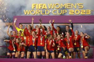 Ξέφυγε ο πρόεδρος της ισπανικής Ομοσπονδίας- Φίλησε στο στόμα παίκτρια: "Ε ναι, δεν μου άρεσε" η απάντησή της - εικόνα 2