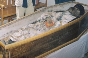 Σάλος με τα "θαύματα" στους Άγιους Ισίδωρους - Μητροπολίτης Αργολίδας: Η κατάσταση θυμίζει σέχτα - εικόνα 3