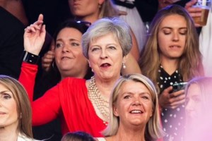 Βρετανία: Με πρόταση μομφής απειλούν οι Εργατικοί αν δεν αποχωρήσει αμέσως ο Τζόνσον - Μάχη για τη διαδοχή