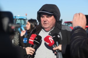 Ο αγρότες άνοιξαν την Αθηνών - Λαμίας, αλλά παραμένουν στα μπλόκα - Προετοιμάζονται για τη συνάντηση με Μητσοτάκη - εικόνα 2