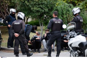 Κεραμέως: Νιώθω φρίκη όταν βλέπω παιδιά να χαιρετάνε ναζιστικά - Θα πατάξουμε τους θύλακες φασισμού μέσα στα σχολεία