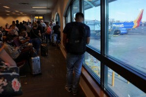 "Ψυχροπολεμικό" σκηνικό: Αμερικανικό αντιτορπιλικό προσπάθησε να παραβιάσει τα χωρικά μας ύδατα, λέει η Ρωσία [Βίντεο-ντοκουμέντο]