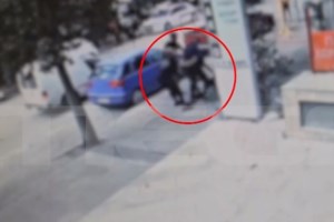 Λαμία: Βίντεο ντοκουμέντο με τον ξυλοδαρμό 17χρονου - "Εάν δεν γονατίσεις να προσκυνήσεις θα σε μαχαιρώσουμε "