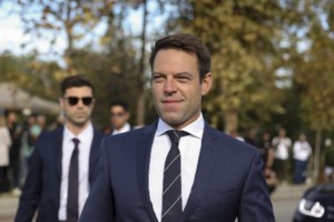 "Να σπάσεις αβγά" προέτρεψε τον Κασσελάκη ο Γιάννης Μπουτάρης - "Έχω γερό στομάχι" η απάντηση του προέδρου του ΣΥΡΙΖΑ