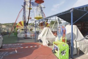 Νέο ατύχημα σε λούνα παρκ στον Ωρωπό: 6χρονος έπεσε στο κενό από τραμπολίνο - "Αγκαλιαστήκαμε και κλαίγαμε", λέει ο πατέρας - εικόνα 4