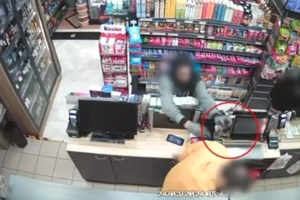 Επίθεση 19χρονου σε σχολείο της Κυψέλης: Τραυμάτισε με σφυρί έναν μαθητή και με μαχαίρι τον διευθυντή - εικόνα 4