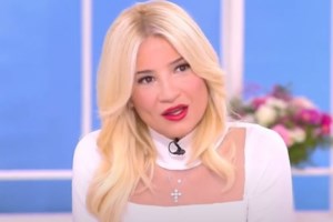 "Πυροβολούν" την Κωνσταντίνα Σπυροπούλου: Η συγγνώμη από το "τοξικό κορίτσι με εξουσία που απέλυε κόσμο" [Βίντεο]