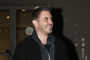 Σάλος στην Κύπρο με Χατζηγιάννη: Διόρισε σύμβουλο που κυκλοφορούσε πλαστά εισιτήρια για συναυλίες του Σάκη Ρουβά