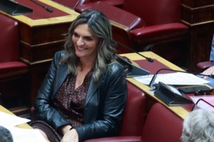 Πέρκα για Κασσελάκη: Μας είπε ότι είναι ο μόνος που μπορεί να κερδίσει τον Μητσοτάκη και τώρα βάζει τον πήχη στο 17%