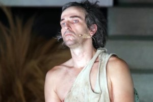 Άρης Σερβετάλης: Σπάνια δημόσια εμφάνιση με τη σύζυγό του, Έφη Μπίρμπα