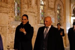 Εικόνα μέσα από τον γάμο του Παύλου Βαρδινογιάννη και της Κατερίνας Μπιρμπίλη - Η στιγμή που αλλάζουν τα στέφανα - εικόνα 5