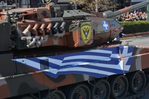 25η Μαρτίου: Κλειστό το κέντρο - Σε λίγο η παρέλαση με εύζωνες, έφιππους και μηνύματα Μπάιντεν και Μακρόν