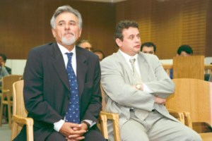 Σε στενό οικογενειακό κύκλο η κηδεία του Σπύρου Καρατζαφέρη - H παράκληση της οικογένειας