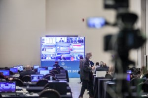 Εκλογές 2023: Η αμηχανία Τσίπρα στην Κουμουνδούρου - Χειροκροτήθηκε έξω από τα γραφεία του ΣΥΡΙΖΑ [Βίντεο] - εικόνα 4