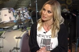 Η Πέγκυ Ζήνα ποζάρει χωρίς μακιγιάζ και στέλνει το δικό της μήνυμα – "Να αγαπάτε τον εαυτό σας χωρίς φτιασιδώματα" [εικόνα]