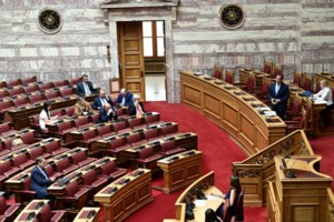 Γεωργιάδης: "Ούτε το ΚΕΘΕΑ καταργούμε, ούτε κλείνουμε καμία δομή, ούτε καταργούμε τη στεγνή απεξάρτηση"