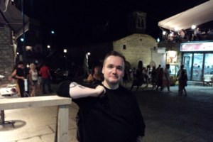 Βίντεο ντοκουμέντο: Η στιγμή που άνδρες των ΟΠΚΕ μπαίνουν στο σπίτι του αρχηγού της συμμορίας διαρρηκτών