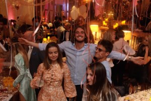 Ο Τσιτσιπάς ξαναλανσάρει το "Tsitsipas souvlaki" σε limited edition - Για να συνδράμει τους πληγέντες της πανδημίας