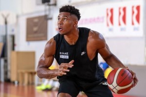 Γιάννης Αντετοκούνμπο: "Κάθε φορά λέμε για μετάλλιο και τρώμε τα μούτρα μας" [βίντεο] - εικόνα 2