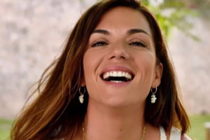 Έλενα Παπαρίζου: Το sexiness δεν έχει σχέση με αυτό που φοράς, είναι μέσα σου και βγαίνει [Βίντεο]