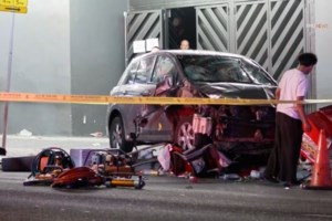 Συμπλοκή στο Λος Άντζελες: Αυτοκίνητο έπεσε σε κόσμο έξω από νυχτερινό κέντρο - Έβγαλαν τον οδηγό έξω και τον πυροβόλησαν - εικόνα 3