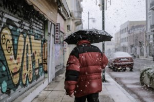 Κακοκαιρία: Πλημμύρες και κατολισθήσεις σε Ζάκυνθο και Μπράλο - Χιόνια στο Χορτιάτη [βίντεο]