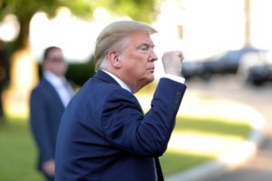 Ηχηρές διαφωνίες στον Λευκό Οίκο: Ο υπουργός Άμυνας λέει όχι στον Τραμπ για την ανάπτυξη στρατού στους δρόμους