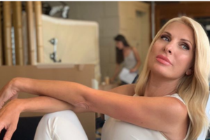 Ελένη Μενεγάκη: Τέλος τα αλμυρά, καλοκαιρινά look - Η επιστροφή στην Αθήνα και η ολική επαναφορά [Εικόνες]