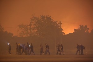 Φωτιές: Εφτασαν στην Αθήνα οι 83 Γάλλοι πυροσβέστες - Βοήθεια και από άλλες έξι χώρες