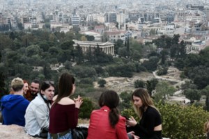 Γώγος: "Όχι" σε πασχαλινή έξοδο και άνοιγμα της εστίασης νωρίτερα - Επικίνδυνα τα κορονοπάρτι
