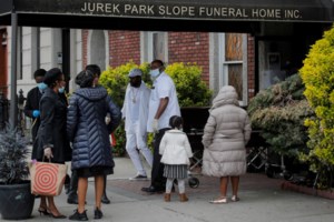 Bill Gates: Πόσος χρόνος θα χρειαστεί για να είναι οι Αμερικανοί "εντελώς ασφαλείς" από τον κορονοϊό