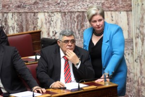 Το Μαξίμου ακυρώνει την γκάφα Τασούλα με τον διορισμό της χρυσαυγίτισσας Ζαρούλια στη Βουλή