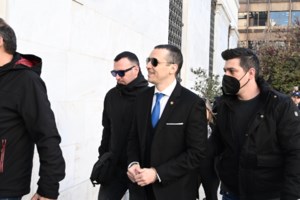 Στα Δικαστήρια Λαμίας αύριο ο Ηλίας Κασιδιάρης - Για τα κηρύγματα μίσους μέσα από τη φυλακή