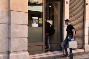 Ληστεία σε τράπεζα της Μητροπόλεως: Ανθρωποκυνηγητό για τον 33χρονο αντιεξουσιαστή - Ποιος είναι ο "αριστερόχειρας" - εικόνα 2