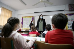 Νέο σχολείο - Κεραμέως: Eλευθερία στους εκπαιδευτικούς, έμφαση σε δεξιότητες