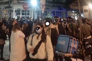 Κορονοπάρτι στις πλατείες - Μπαλάσκας: Υπάρχουν οικογενειάρχες, μπαχαλάκηδες και ακραίοι - Γιατί δεν επεμβαίνει η αστυνομία