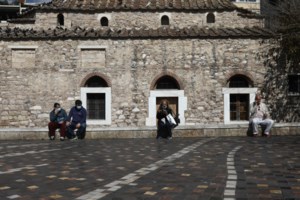 Στο τραπέζι υποχρεωτικά self test για εργαζόμενους λιανεμπορίου, τουρισμού, εστίασης  - Διευκρινίσεις από Κοντοζαμάνη