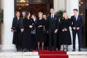 "Παρ'ολίγον βασίλισσα": Η γνωριμία του Παύλου και της Μαρί Σαντάλ - Το "συνοικέσιο" στο πάρτι του Νιάρχου - εικόνα 3