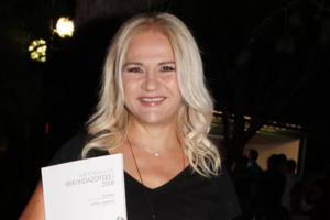 Όλγα Σκιαδαρέση: Η κόρη της Μάλφα και του Σκιαδαρέση φωτογραφίζεται γυμνή στην παραλία