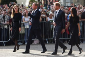 Βασίλισσα Ελισάβετ: Ξεκινά το λαϊκό προσκύνημα στη Σκωτία για 24 ώρες - Την Τρίτη μεταφέρεται η σορός στο Λονδίνο - εικόνα 6