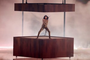 Άννα Βίσση: "Καθόμουν στο καμαρίνι και έκλαιγα" - Το άγνωστο παρασκήνιο από τη συμμετοχή της στη Eurovision