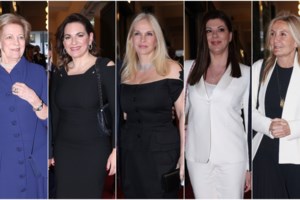 Μαρί Κωνσταντάντου: "Πρόδωσε" τον κρυφό γάμο της με λευκό μπλέιζερ με στρας και ασημί πέδιλα