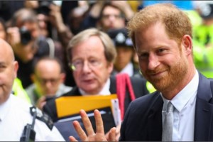 Ιστορική απόφαση για τον Χάρι: Ένοχες Mirror και Daily Mail για τις τηλεφωνικές υποκλοπές που άλλαξαν την πορεία της ζωής του