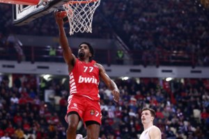 "98 ολόκληρα χρόνια θριάμβων και δόξας": Το μήνυμα Μαρινάκη για τα γενέθλια του Ολυμπιακού