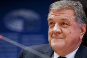 Qatargate: Το Ευρωκοινοβούλιο ψήφισε υπέρ της άρσης της ασυλίας των Αντρέα Κοτσολίνο και Μαρκ Ταραμπέλα