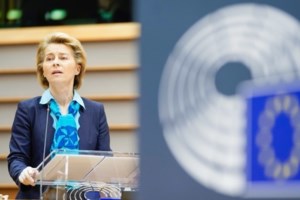 Υπουργικό Συμβούλιο: Τα επτά νομοσχέδια "κλειδιά" - Ομόφωνα "ναι" για β΄ θητεία Στουρνάρα