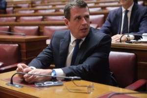 Ο Βελόπουλος απειλεί δημοσκόπους με... φυλακή επειδή δεν του άρεσε η έρευνα της Pulse στον ΣΚΑΙ - Καρφί από Μαρινάκη