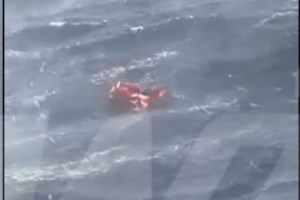 Βυθίζεται ιστιοφόρο στη Σαντορίνη: Σε εξέλιξη η επιχείρηση διάσωσης 3 επιβαινόντων - Ισχυροί άνεμοι στη περιοχή