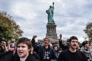 "Σε τι έφταιξαν για να τους αξίζει κάτι τέτοιο;" - Γιατρός βλέπει τα δυο αγόρια του στους νεκρούς από τους βομβαρδισμούς στη Γάζα - εικόνα 2