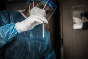 Εκαναν έξωση σε 90χρονη και τον εγγονό της για 1.200 ευρώ- Εμειναν στον δρόμο για να μην αφήσουν τον σκύλο τους [βίντεο] - εικόνα 2